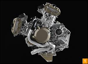 チタンバルブなどのスペシャルパーツを専用ラインで組んだ世界最高の量産エンジンを搭載している。