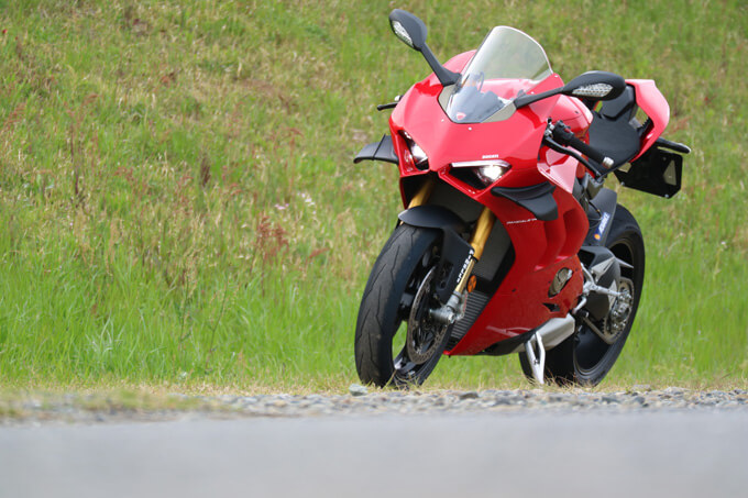 「Ducati Panigale V4S（パニガーレ V4S）試乗記」誰もが楽しめる214馬力にリボーンの画像