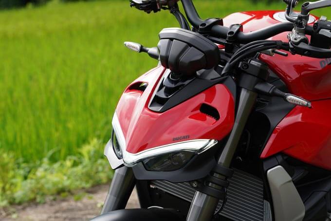 ドゥカティのストリートファイターV2を試乗インプレッション！スーパーバイクの血統を受け継ぐサラブレッド13画像