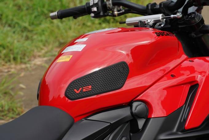 ドゥカティのストリートファイターV2を試乗インプレッション！スーパーバイクの血統を受け継ぐサラブレッド22画像