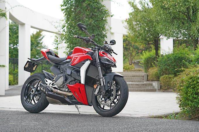 ドゥカティのストリートファイターV2を試乗インプレッション！スーパーバイクの血統を受け継ぐサラブレッドのメイン画像