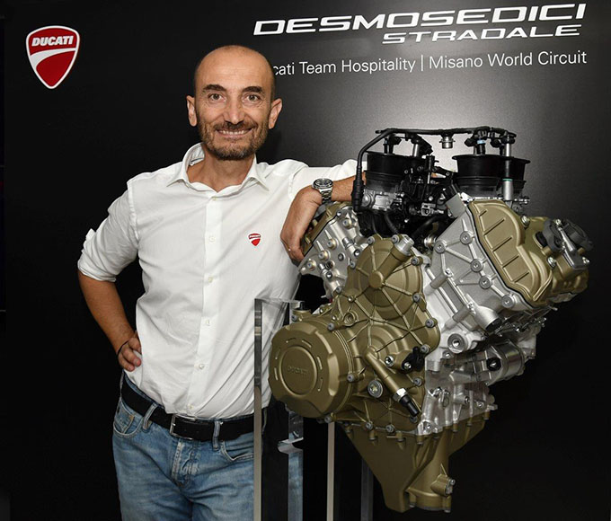 【速報】　ドゥカティの新しいV4エンジン「デスモセディチ・ストラダーレ」発表の画像