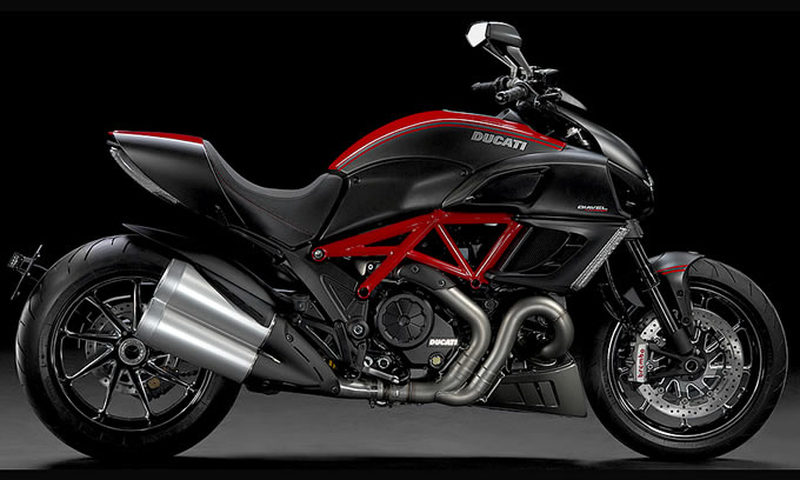 ディアベルカーボン ドゥカティ 2012年式モデルカタログ | バージン