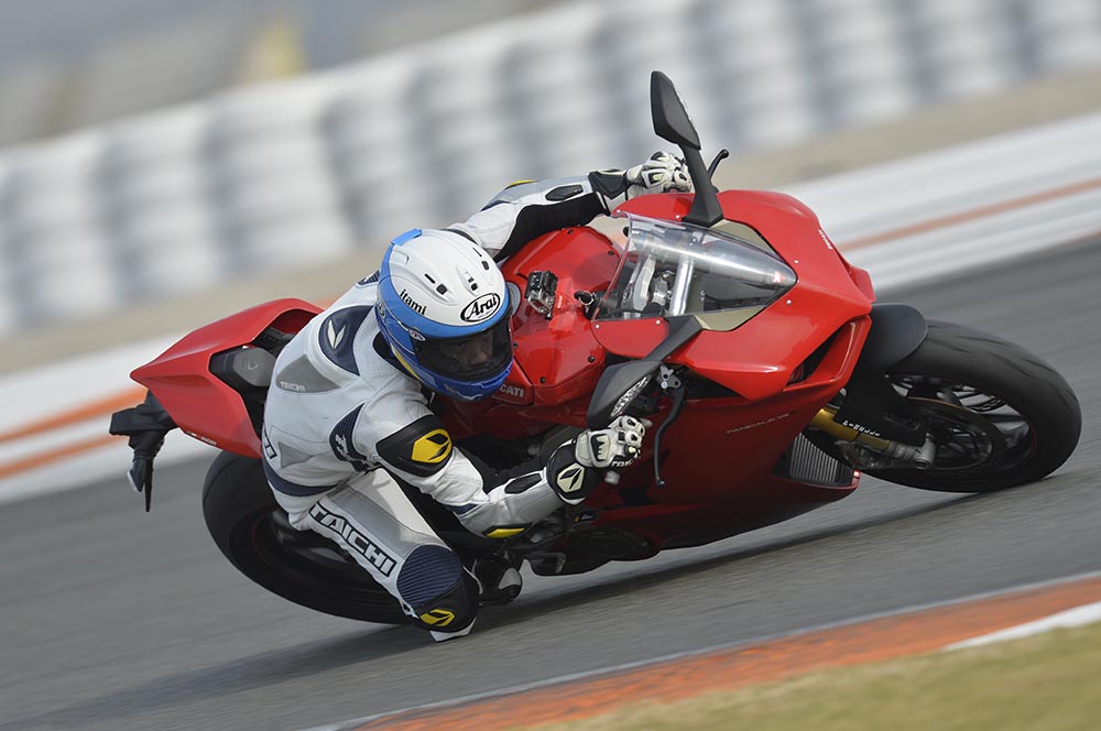 ドゥカティの新型パニガーレV4Sを最速インプレッション 試乗