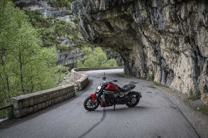 【DUCATI ニューXDiavel V4プレス発表会】この世で最高に超絶エキサイトなクルーザー、V4エンジンを備え大きく生まれ変わる！！　03画像