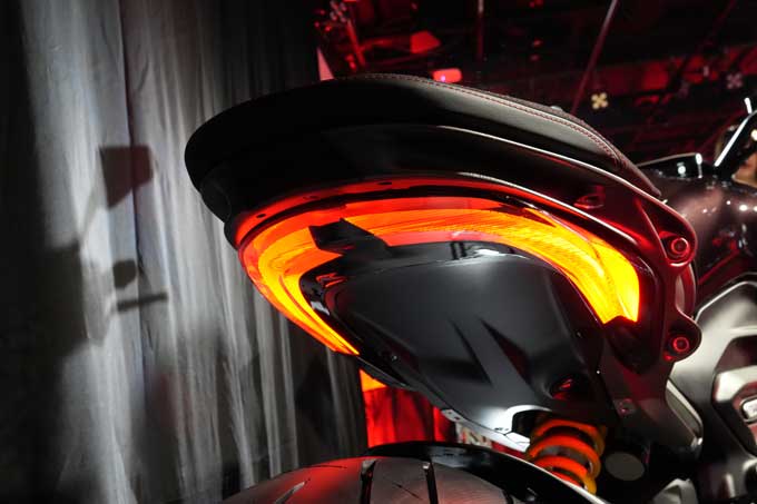 【DUCATI ニューXDiavel V4プレス発表会】この世で最高に超絶エキサイトなクルーザー、V4エンジンを備え大きく生まれ変わる！！　画像