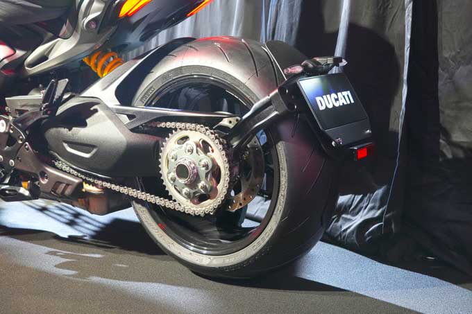 【DUCATI ニューXDiavel V4プレス発表会】この世で最高に超絶エキサイトなクルーザー、V4エンジンを備え大きく生まれ変わる！！　09画像
