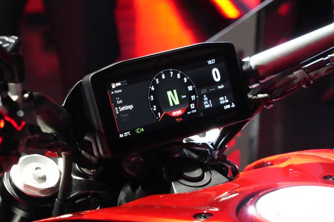 【DUCATI ニューXDiavel V4プレス発表会】この世で最高に超絶エキサイトなクルーザー、V4エンジンを備え大きく生まれ変わる！！　11画像