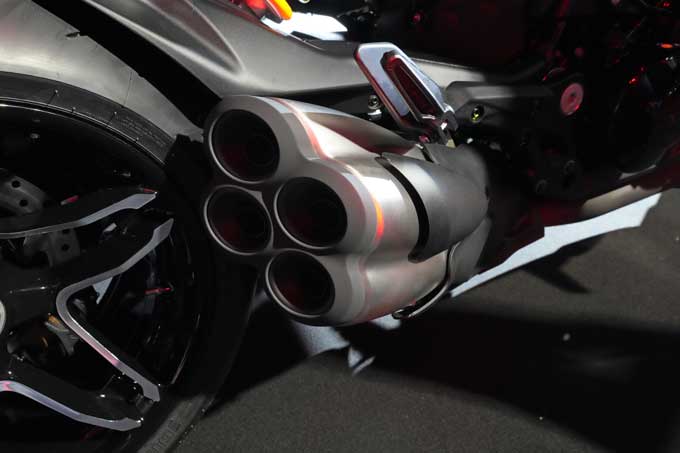【DUCATI ニューXDiavel V4プレス発表会】この世で最高に超絶エキサイトなクルーザー、V4エンジンを備え大きく生まれ変わる！！　12画像