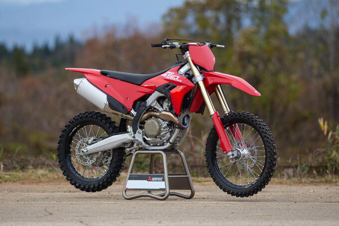 【ドゥカティ デスモ450MX 試乗記】MotoGPの遺伝子が土煙を上げる、異次元の高回転型モトクロッサードゥカティDESMO450MX 01画像