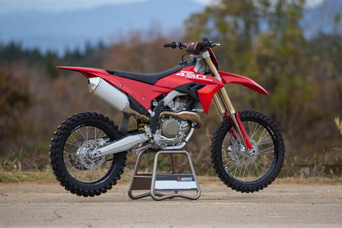 【ドゥカティ デスモ450MX 試乗記】MotoGPの遺伝子が土煙を上げる、異次元の高回転型モトクロッサードゥカティDESMO450MX 02画像