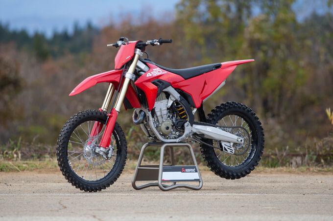 【ドゥカティ デスモ450MX 試乗記】MotoGPの遺伝子が土煙を上げる、異次元の高回転型モトクロッサードゥカティDESMO450MX 03画像