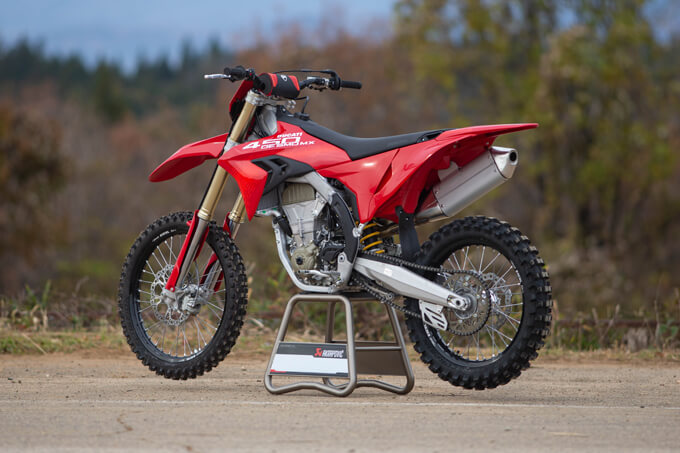 【ドゥカティ デスモ450MX 試乗記】MotoGPの遺伝子が土煙を上げる、異次元の高回転型モトクロッサードゥカティDESMO450MX 04画像