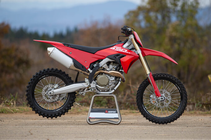 【ドゥカティ デスモ450MX 試乗記】MotoGPの遺伝子が土煙を上げる、異次元の高回転型モトクロッサードゥカティDESMO450MX 05画像