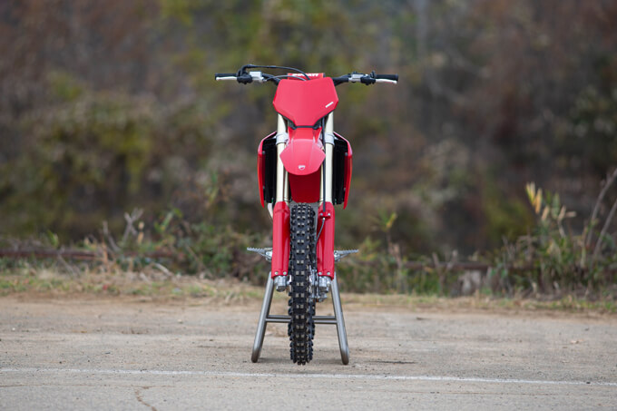 【ドゥカティ デスモ450MX 試乗記】MotoGPの遺伝子が土煙を上げる、異次元の高回転型モトクロッサードゥカティDESMO450MX 07画像