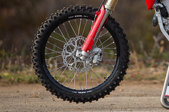 【ドゥカティ デスモ450MX 試乗記】MotoGPの遺伝子が土煙を上げる、異次元の高回転型モトクロッサードゥカティDESMO450MX 10画像