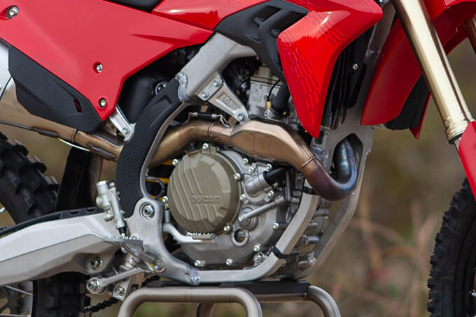 【ドゥカティ デスモ450MX 試乗記】MotoGPの遺伝子が土煙を上げる、異次元の高回転型モトクロッサードゥカティDESMO450MX 11画像