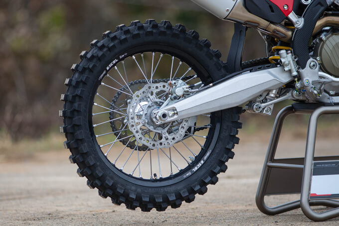 【ドゥカティ デスモ450MX 試乗記】MotoGPの遺伝子が土煙を上げる、異次元の高回転型モトクロッサードゥカティDESMO450MX 15画像