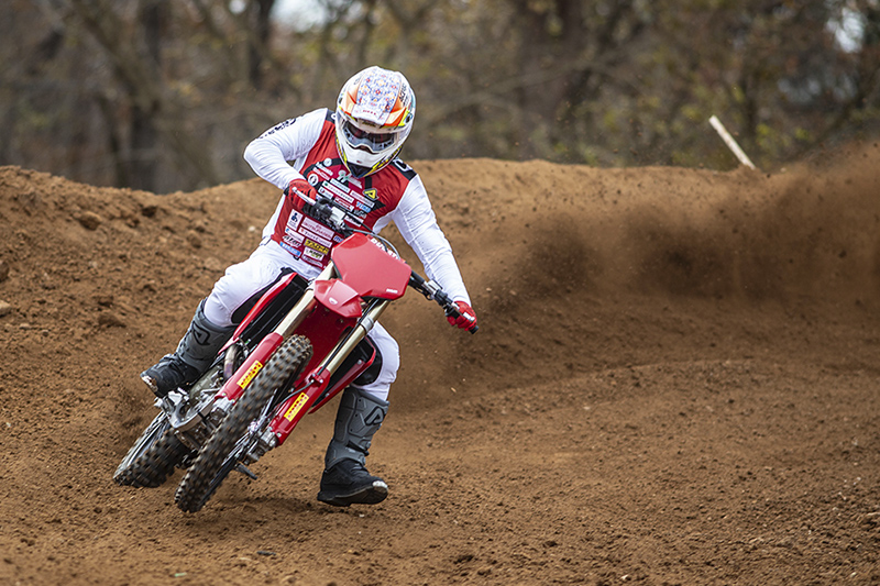 【ドゥカティ デスモ450 MX 試乗記】MotoGPの遺伝子が土煙を上げる、異次元の高回転型モトクロッサードゥカティDESMO450 MX