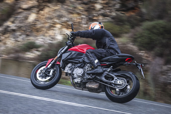 【ドゥカティ 新型モンスター 海外試乗記】伝統を受け継ぎつつ“最も乗りやすいドゥカティ”へと深化 01画像