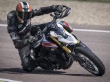 【ドゥカティ 新型ハイパーモタードV2 海外試乗記】 新次元の自由を解き放つ“超過激”マシン