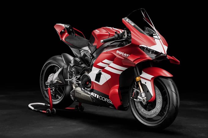 100年の頂点に立つ“究極”。スーパーレッジェーラV4 チェンテナリオ、500台限定で誕生！！　メイン画像